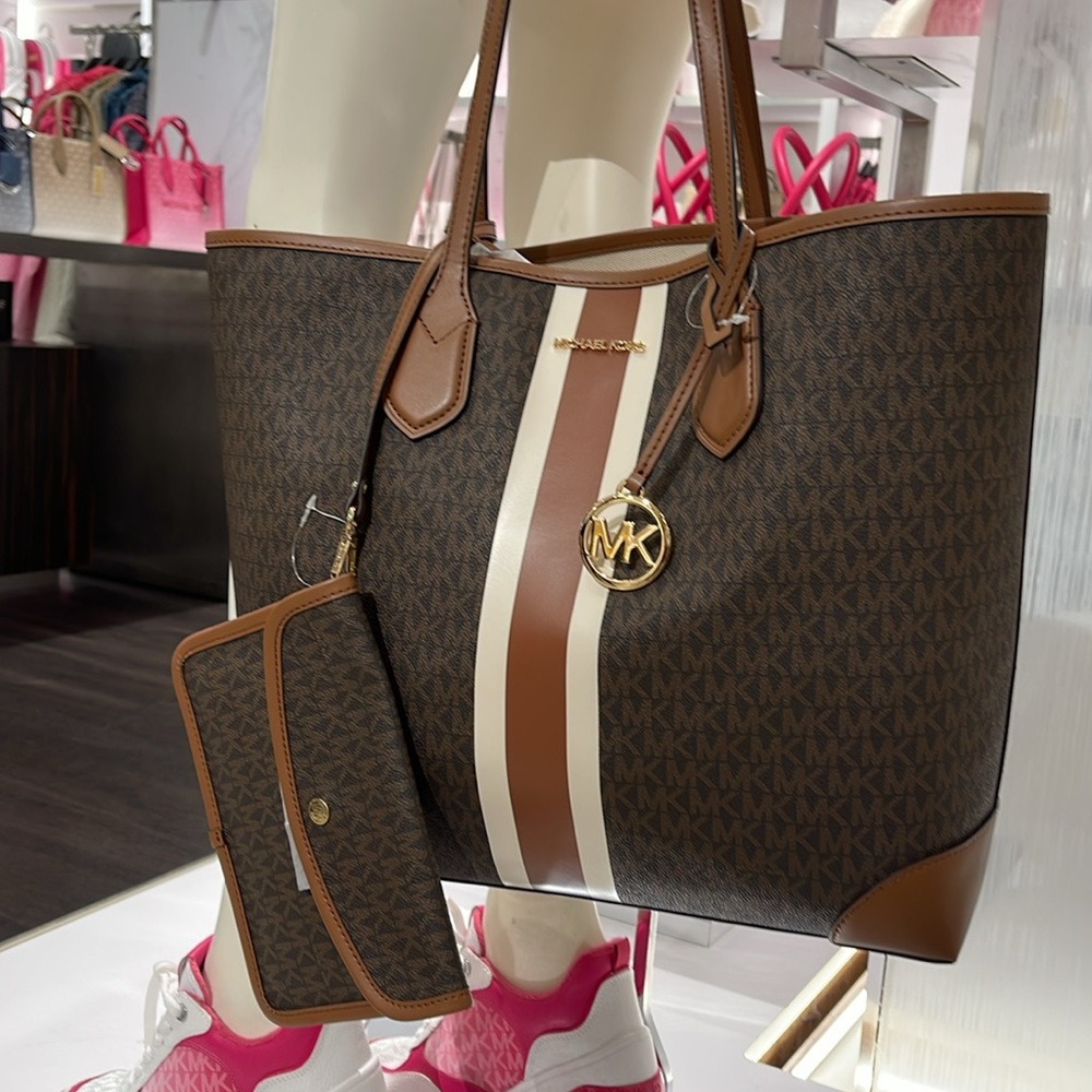 Michael Kors Eva Large Signature Logo Stripe Tote Bag
Brown 
NWT - Picture 14 of 16